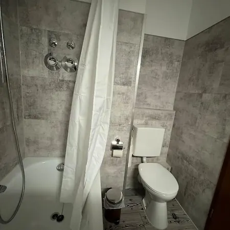Dachstudio Mit Balkon Apartamento